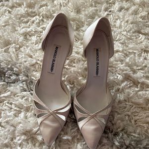 Manolo Blahnik white size 36 1/2 heel